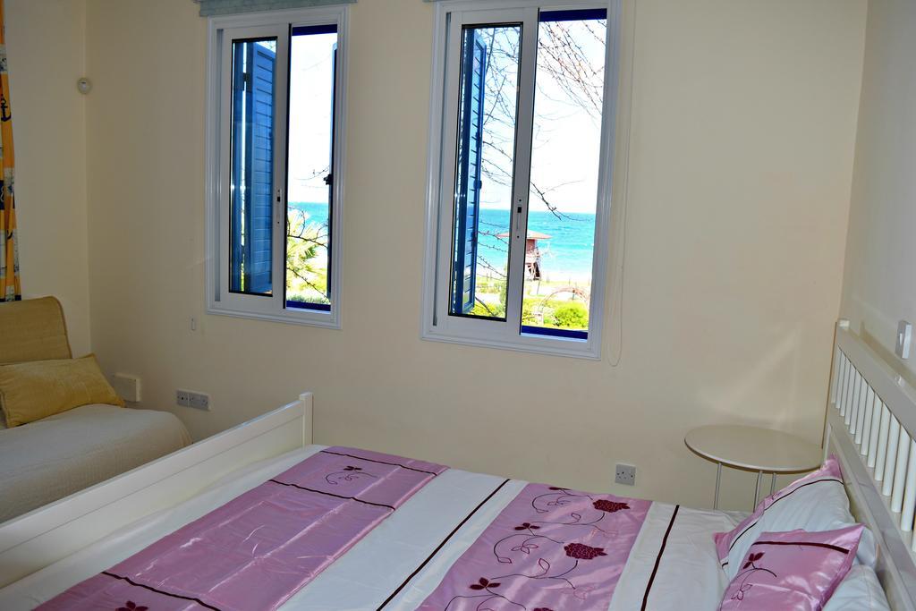 Latchi Beach Front Villa - Private Heated Pool - Amazing Uninterrupted Sea Views Polis Ngoại thất bức ảnh