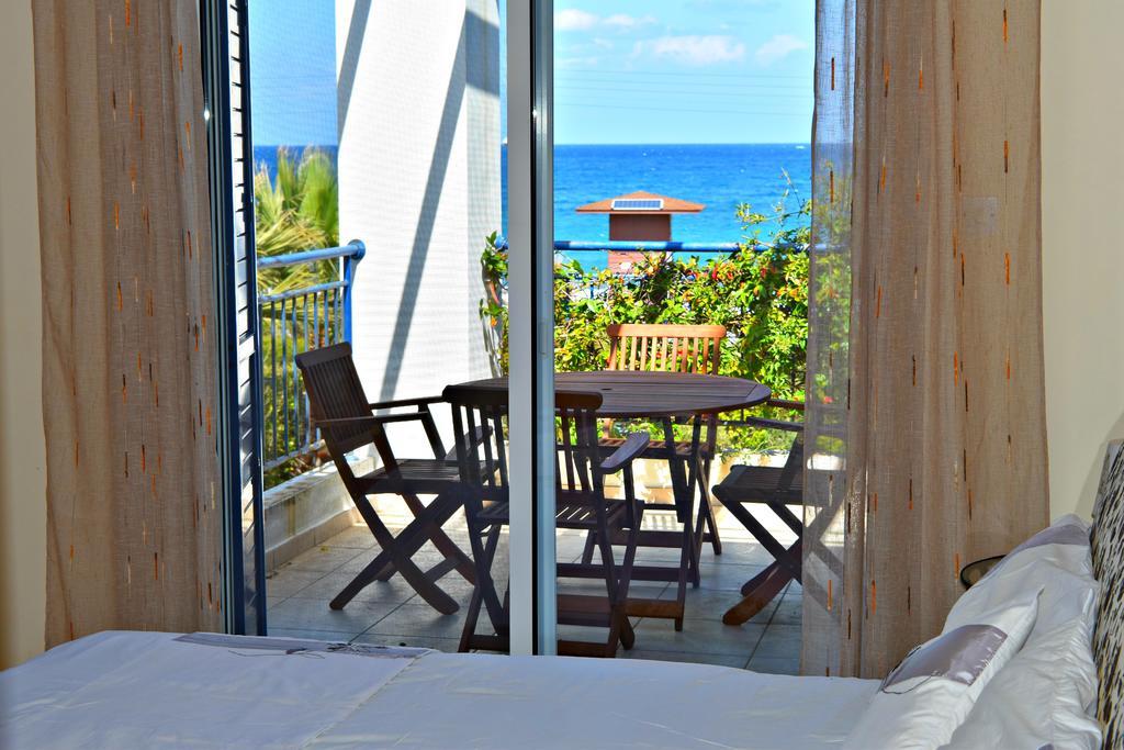 Latchi Beach Front Villa - Private Heated Pool - Amazing Uninterrupted Sea Views Polis Ngoại thất bức ảnh