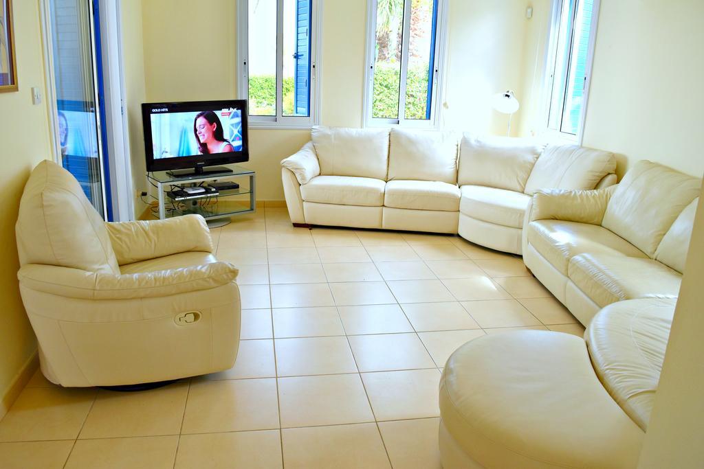 Latchi Beach Front Villa - Private Heated Pool - Amazing Uninterrupted Sea Views Polis Ngoại thất bức ảnh